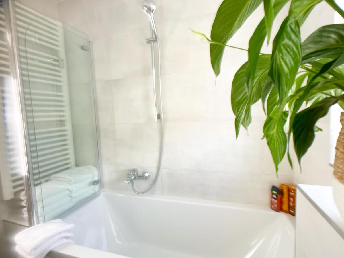M-Style 02 Apartment Mit Balkon 24H Self-Check-In, Free Parking, Netflix Nürnberg Exteriör bild